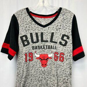 Chicago Bulls NBA Womens T-shirt Multicolor Gray Short Sleeve V-Neck Juniors L